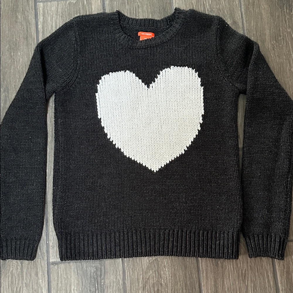 Joe Fresh girls size 14, gray knit sweater with white heart.